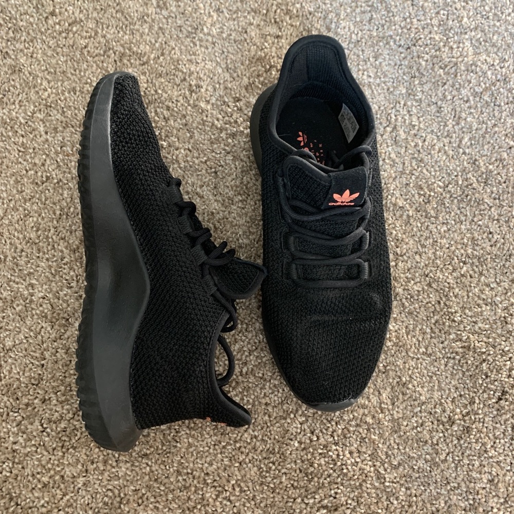 Black adidas tennis shoes